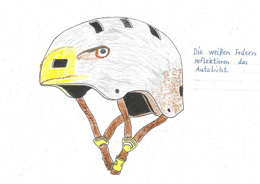 Helm als Kopf eines Seeadlers mit reflektierenden Federn, groß
