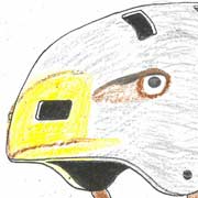 Helm als Kopf eines Seeadlers mit reflektierenden Federn