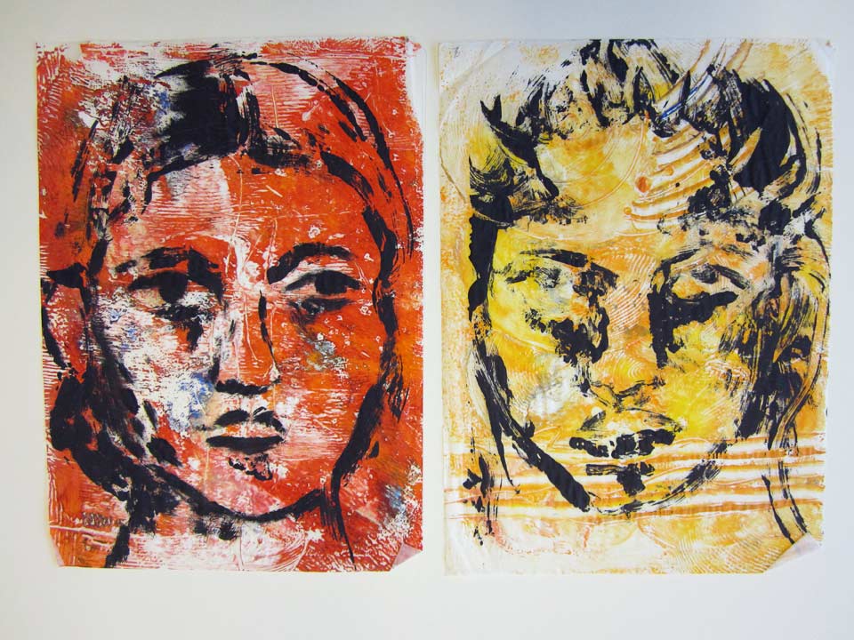 Druckgrafik zweier Frauenporträts in Gelb/Schwarz und Rot/Schwarz