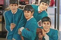 Ausstellungsraum mit Beatles-Aufsteller