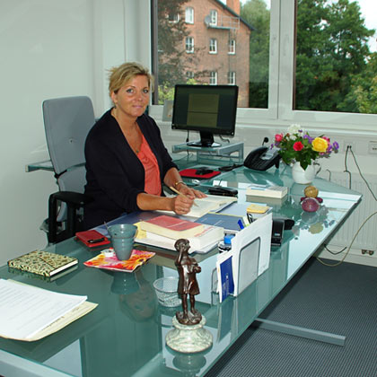 Dr. Heike Düselder in ihrem Büro