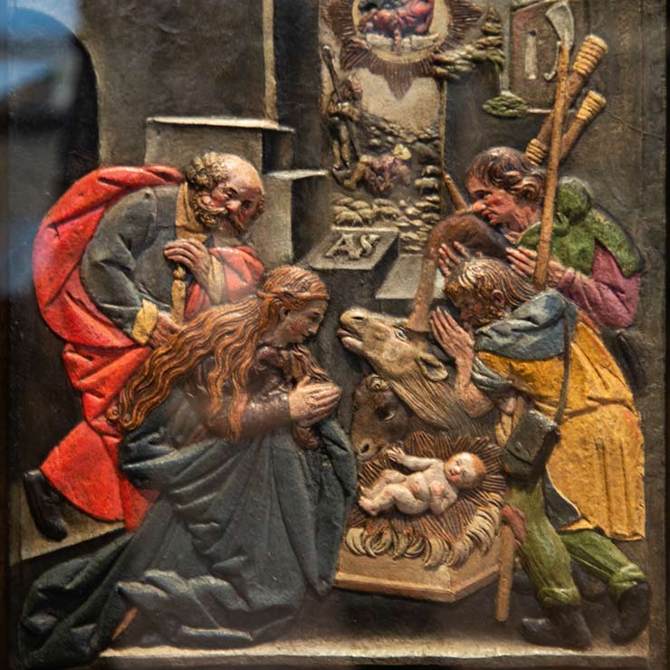 Reliefbild der Heiligen Familie aus bunt bemalter Papiermasse