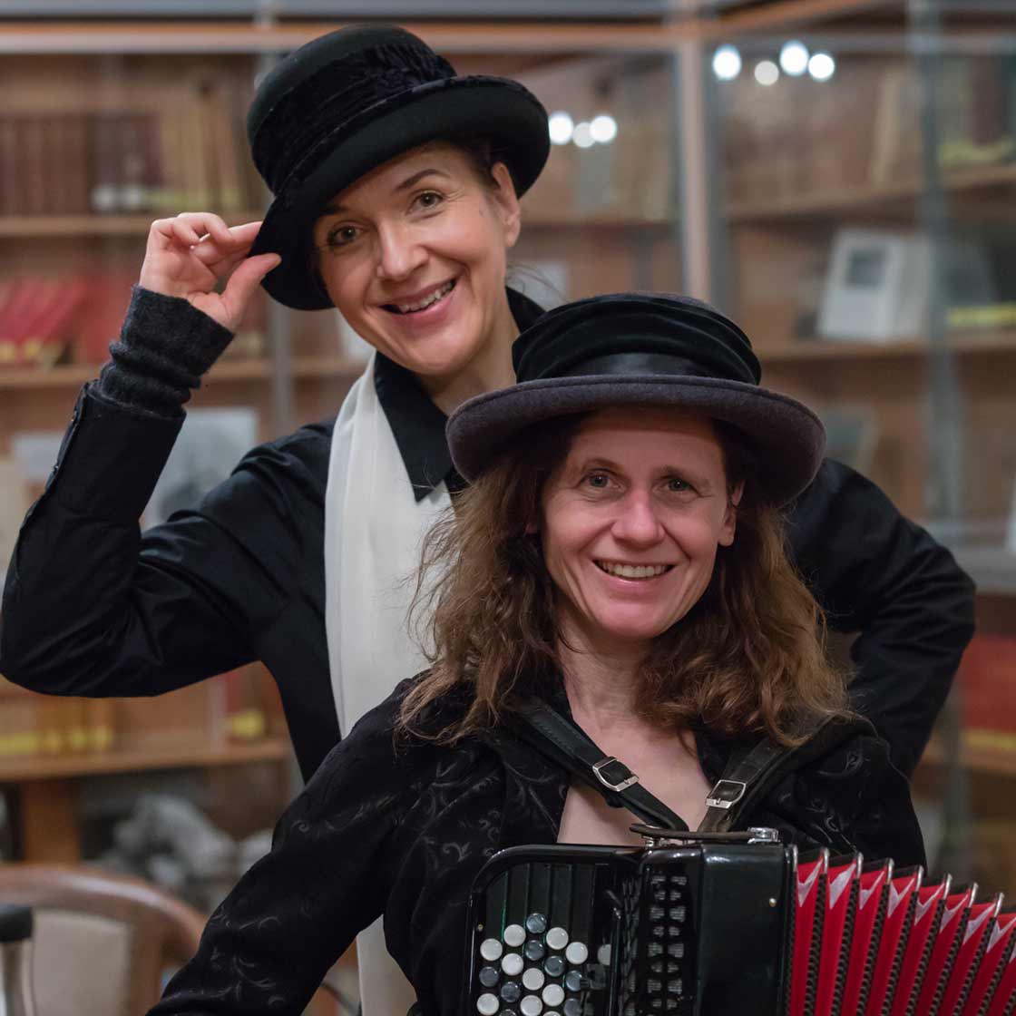 Schauspielerin Birgit Scheibe und Musikerin Karin Christoph