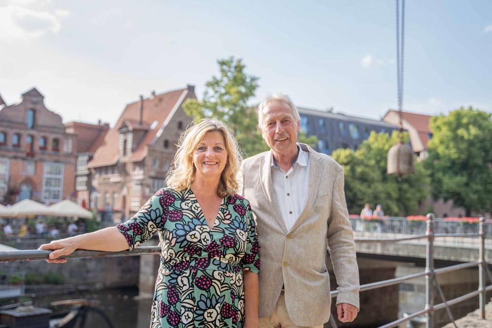 das Ehepaar Düselder am alten Lüneburger Hafen, groß