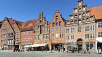 Lüneburger Häuserfronten am Platz 'Am Sande' heute