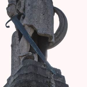 Beine, Schwert und Reifen der Reichenbachfigur